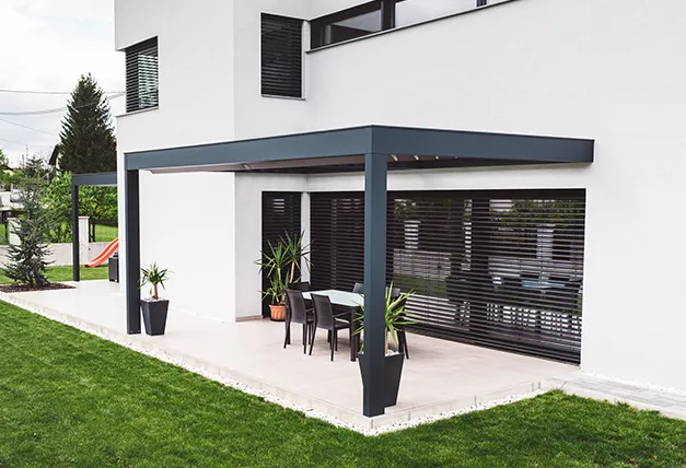 pergola bioclimatique blanc pas cher.jpg